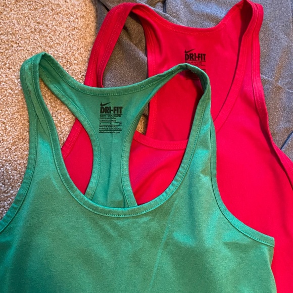 Women’s Nike Bundle - Picture 2 of 4